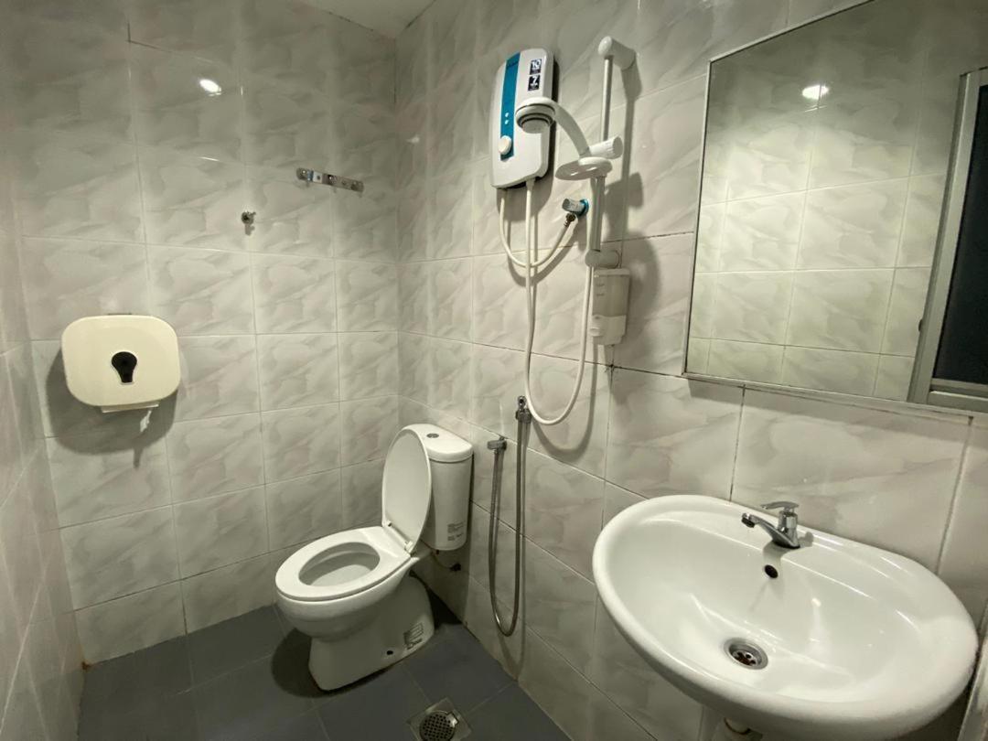 Hotel Zamburger Kota Damansara Ngoại thất bức ảnh